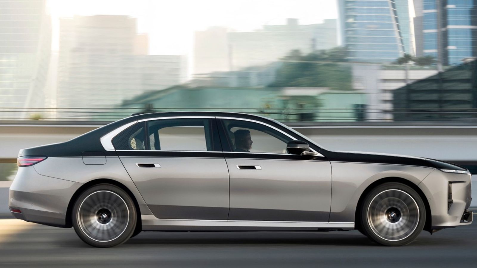 Επίσημο: Αυτή είναι η ανανεωμένη BMW Σειρά 7